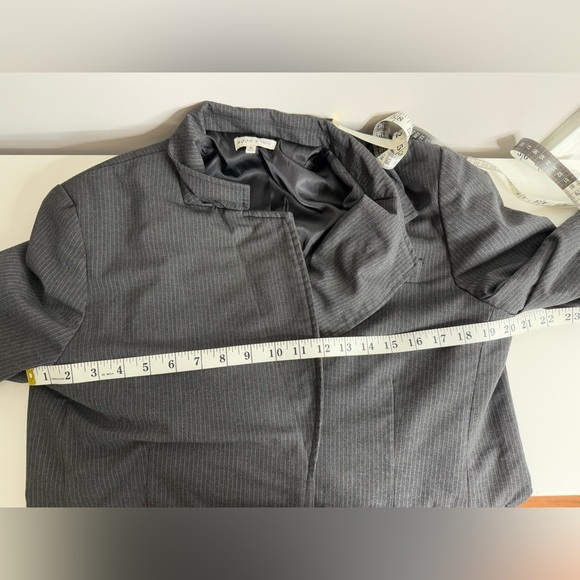 Moon River - Double layer jacket -Grey Charcoal Pinstripe Blazer -RTR size Med - Picture 7 of 11